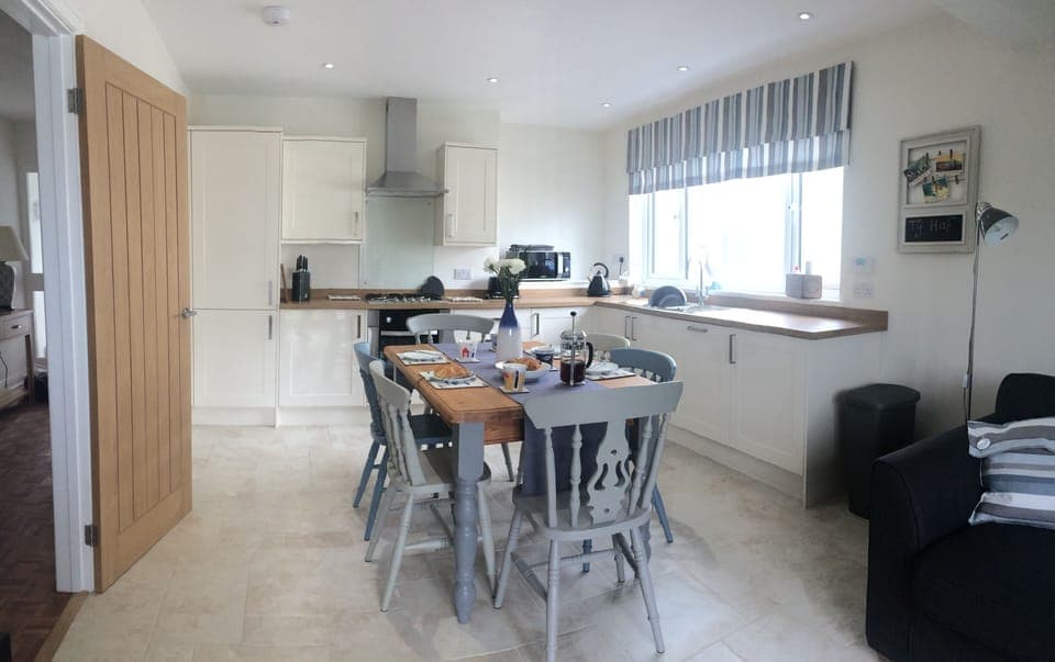 Kitchen and dining area.