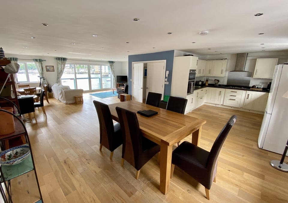 First floor open plan dining area. 
