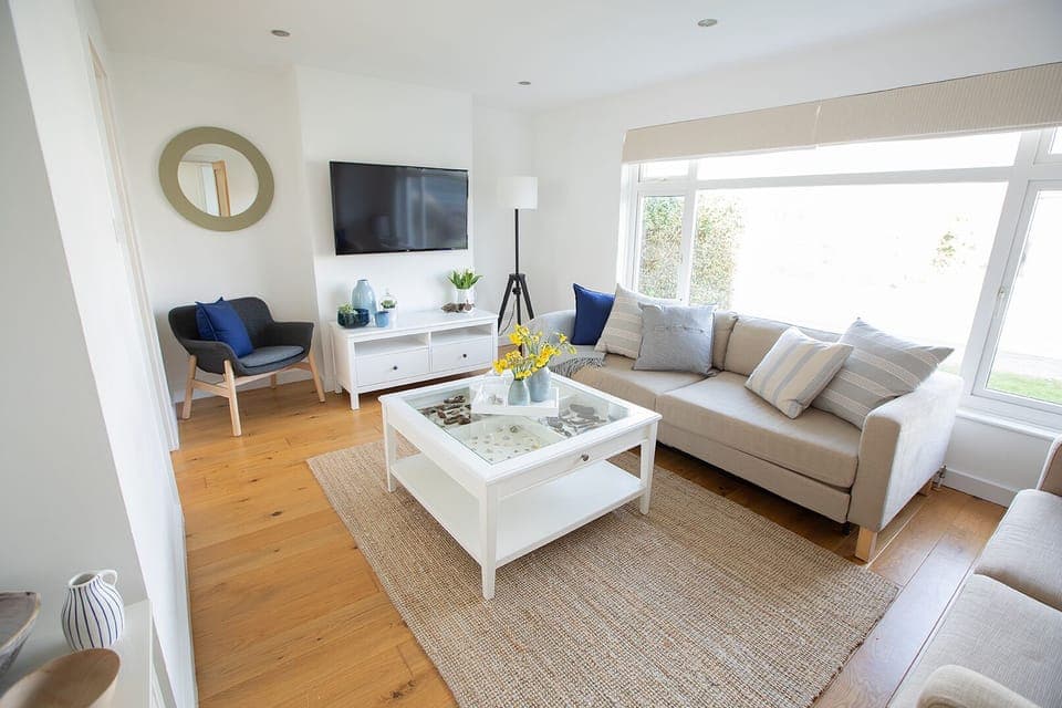 Comfy lounge with Superfast broadband. Smart TV with Netflix. 