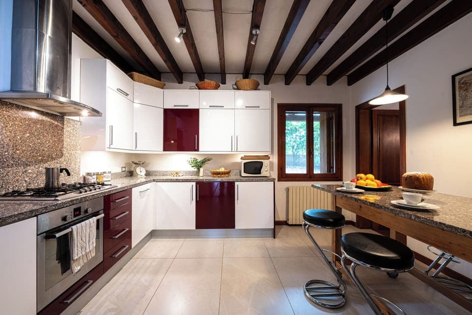 Kitchen with large breakfast bar