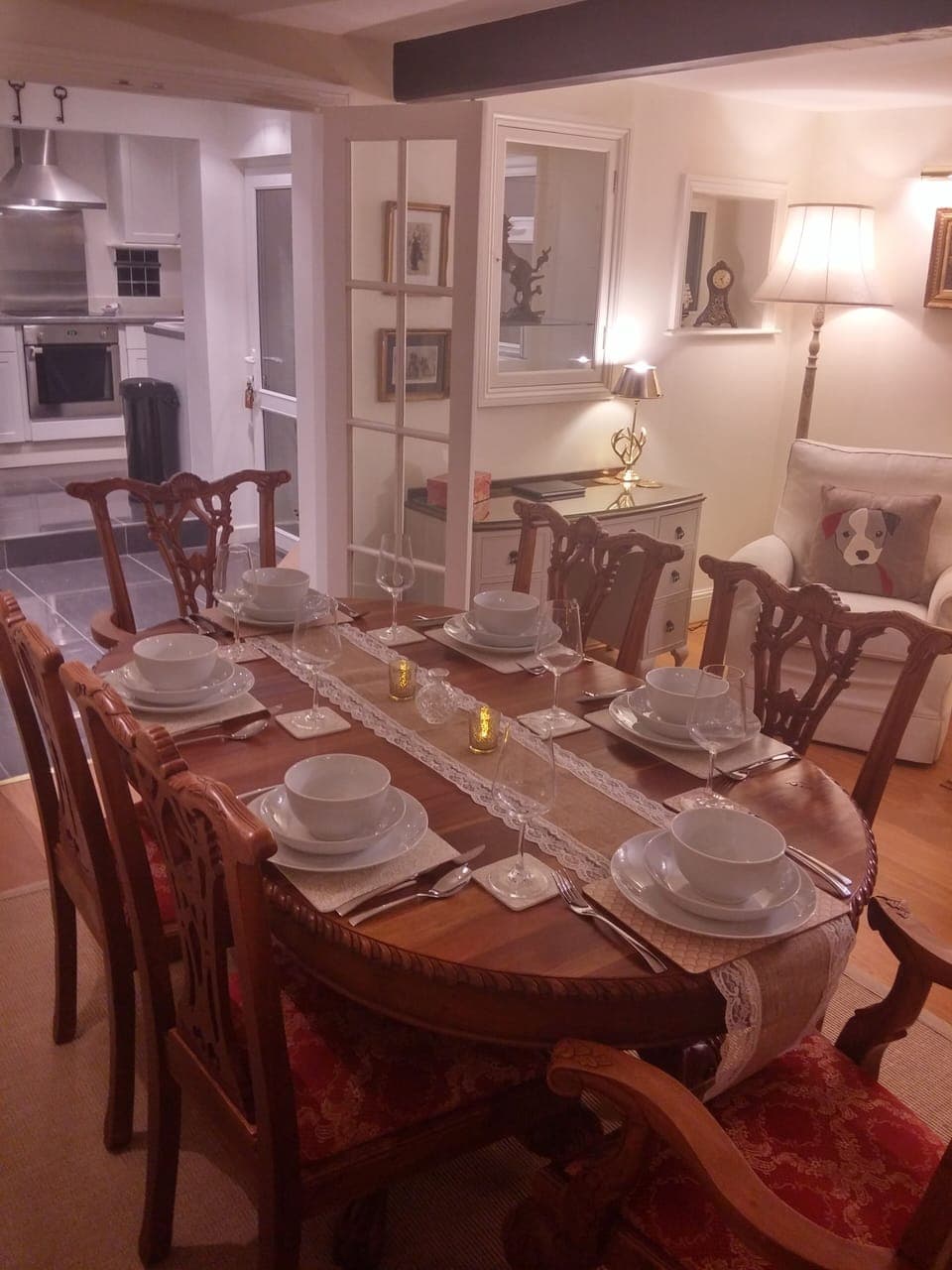 Dining Area & Reading Corner