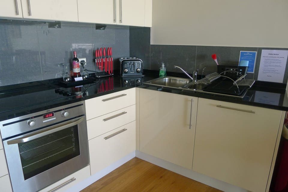Fully Equipped integrated kitchen with  full size fridge freezer and dishwasher 