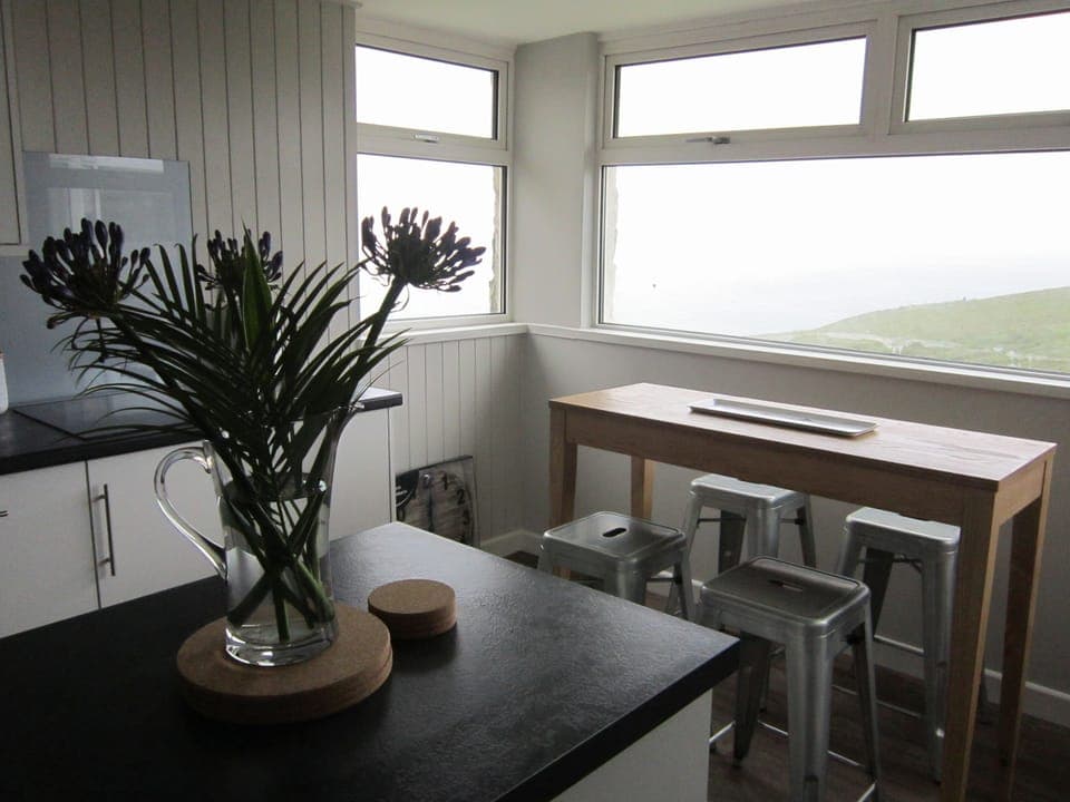 kitchen breakfast area
