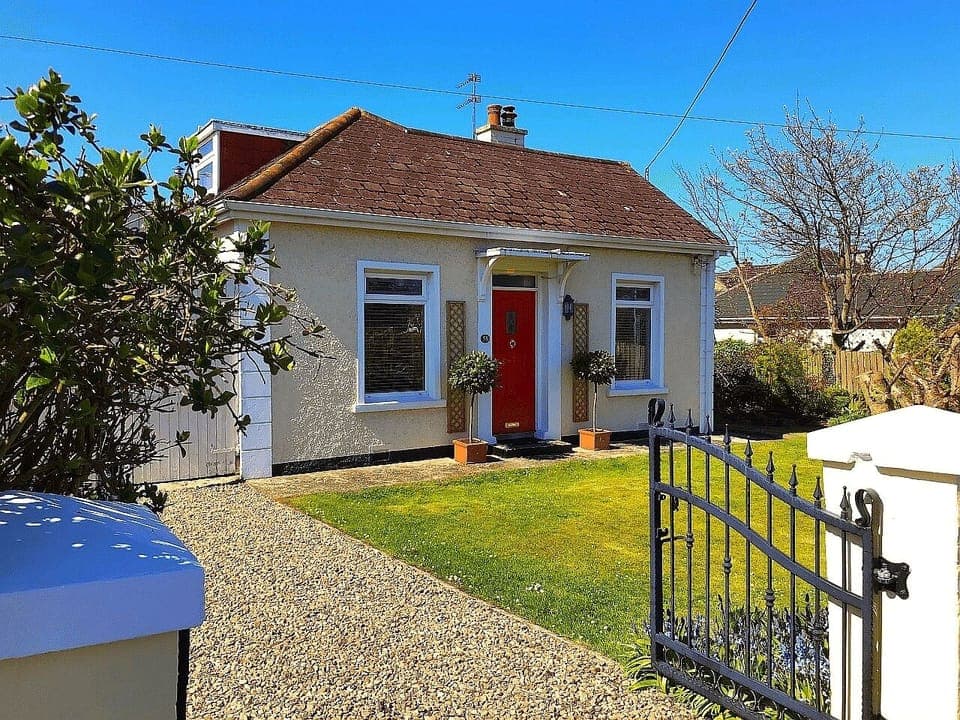 Crayfish Cottage - 10 min walk to beach/harbour or a 2 min drive!