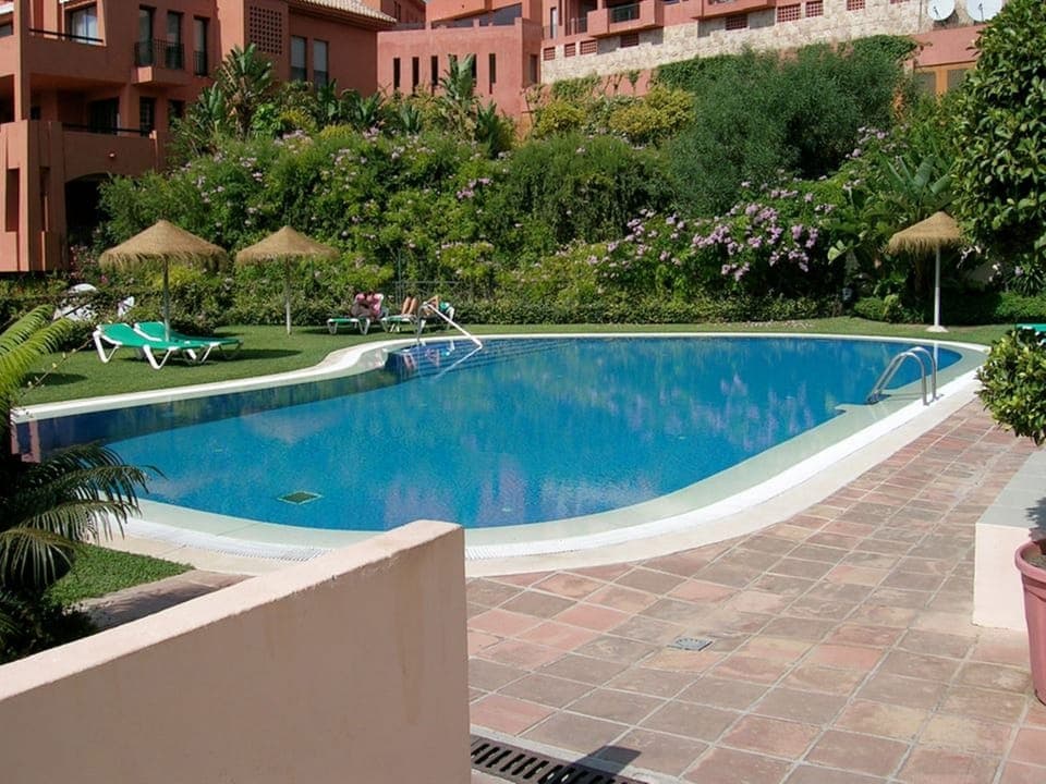 Top Pool 1 of 2 available