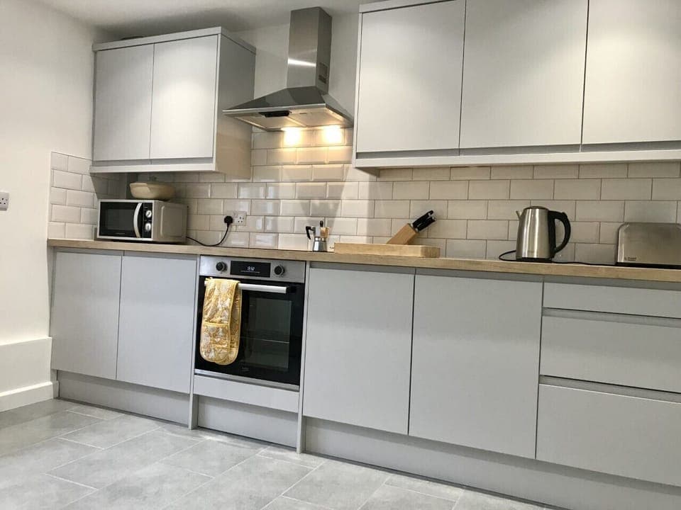 Well equipped cottage kitchen