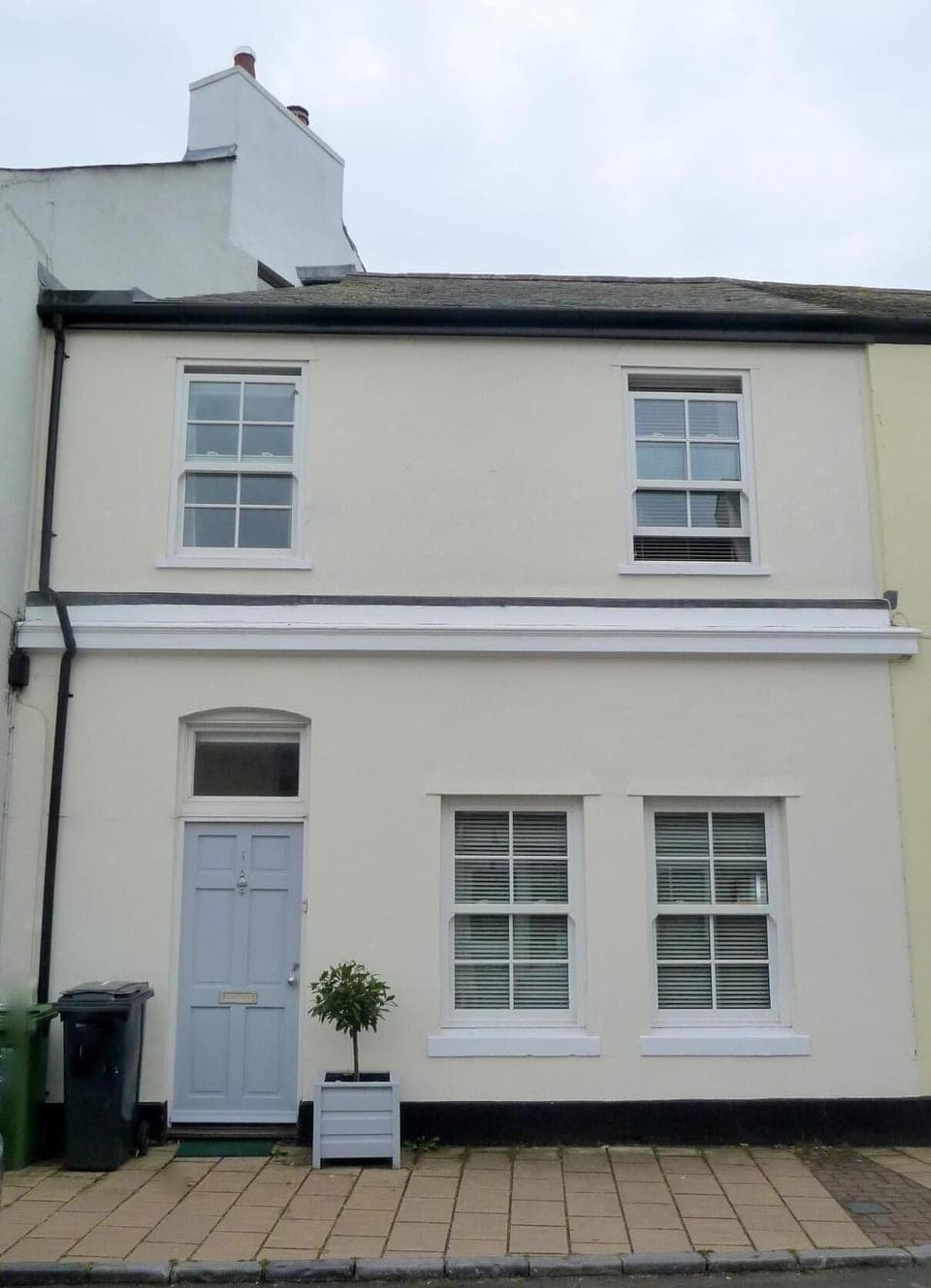 THE COTTAGE 1 FORE STREET