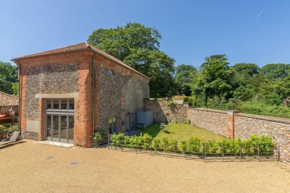 Tun House, Letheringsett: Only a short drive away from the coast at Blakeney and Cley-next-the-Sea