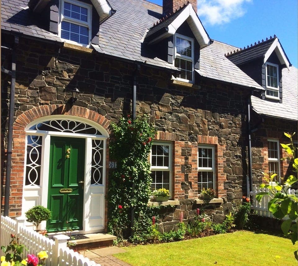 Gorgeous Irish stone cottage near Giant's Causeway and 3 min drive to the beach!