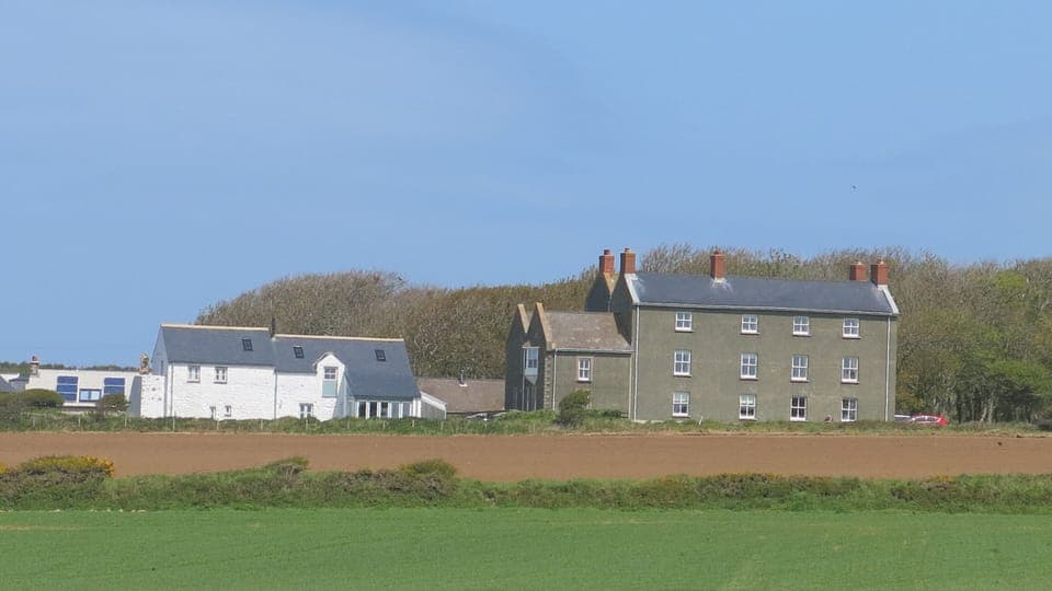 Llanunwas House - Skomer View top right
