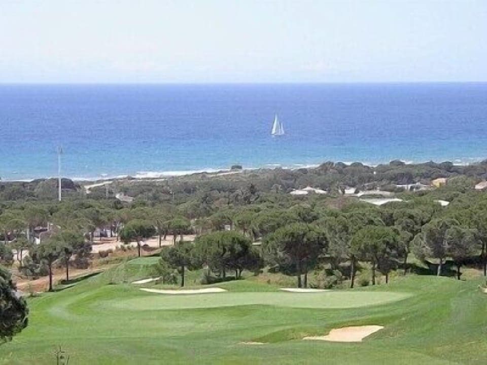 GOLF COURSE IN THE AREA