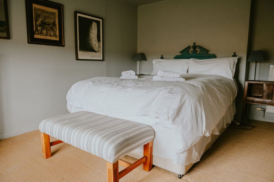 Apple Cottage, Wimborne: Bedroom one, with a king-size bed