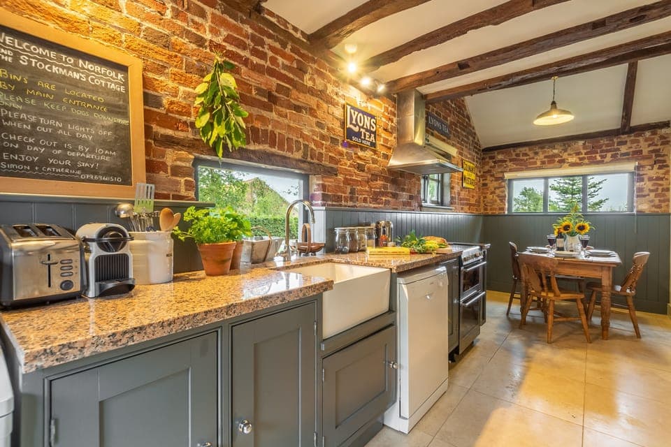 Stockman's Cottage, Foulsham: Stylish kitchen with painted cabinets with granite worktops