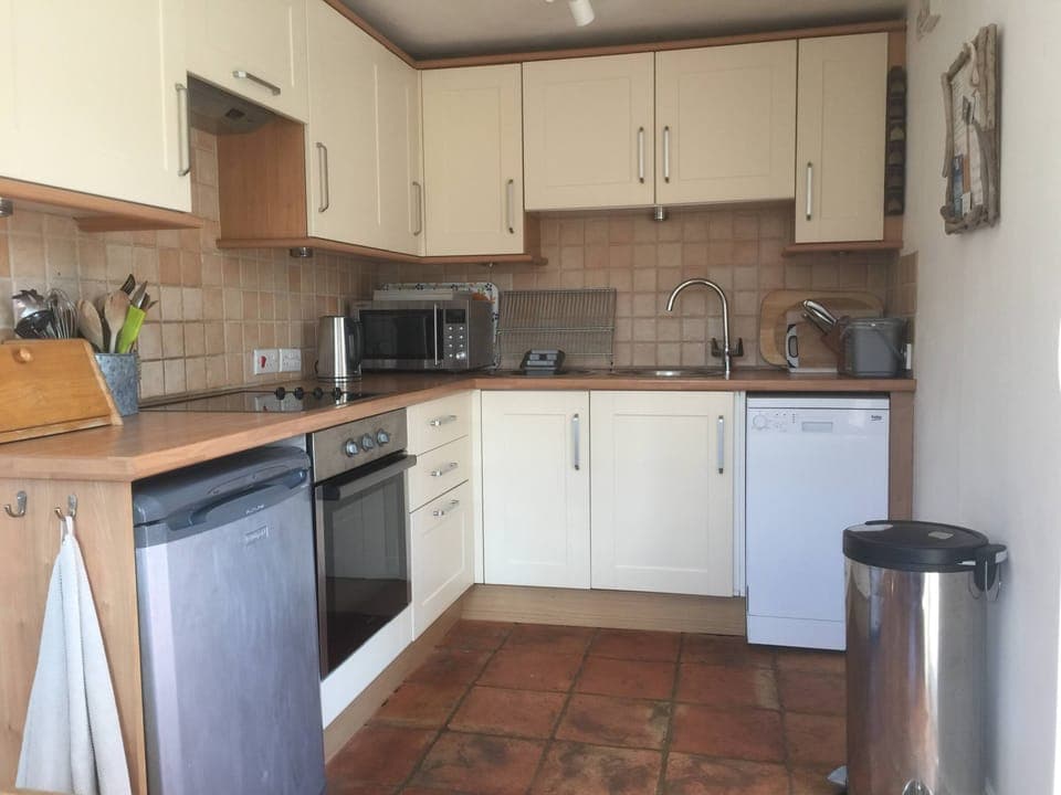 The well-equiped kitchen