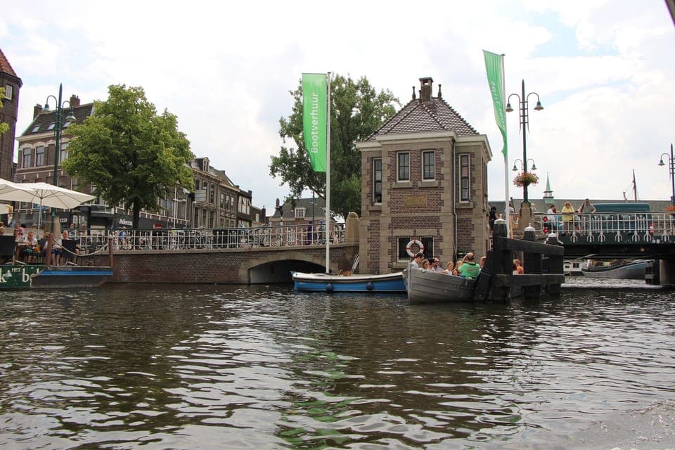 you can go wiith the boat in the canals in Leiden