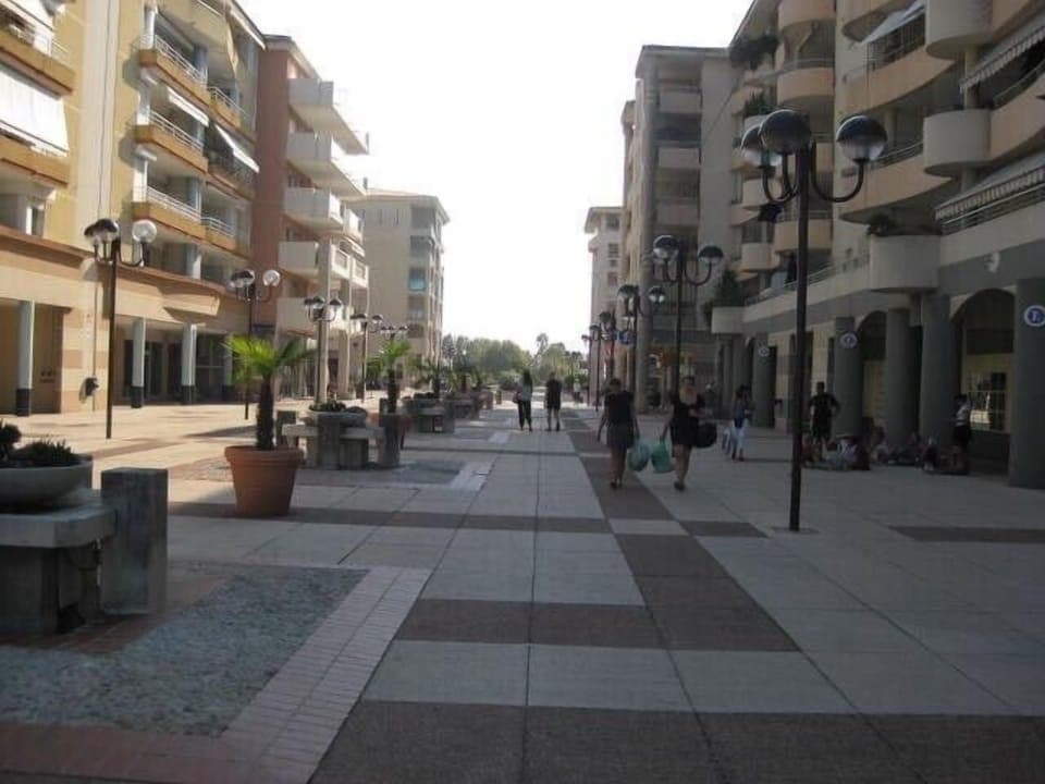 Pedestrian shopping area