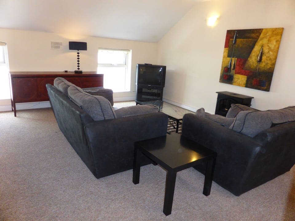 Spacious lounge