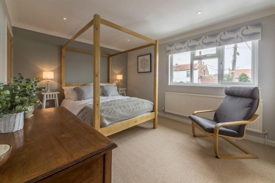 Kipling House, Wells-next-the-Sea: Bedroom two featuring a double four poster bed