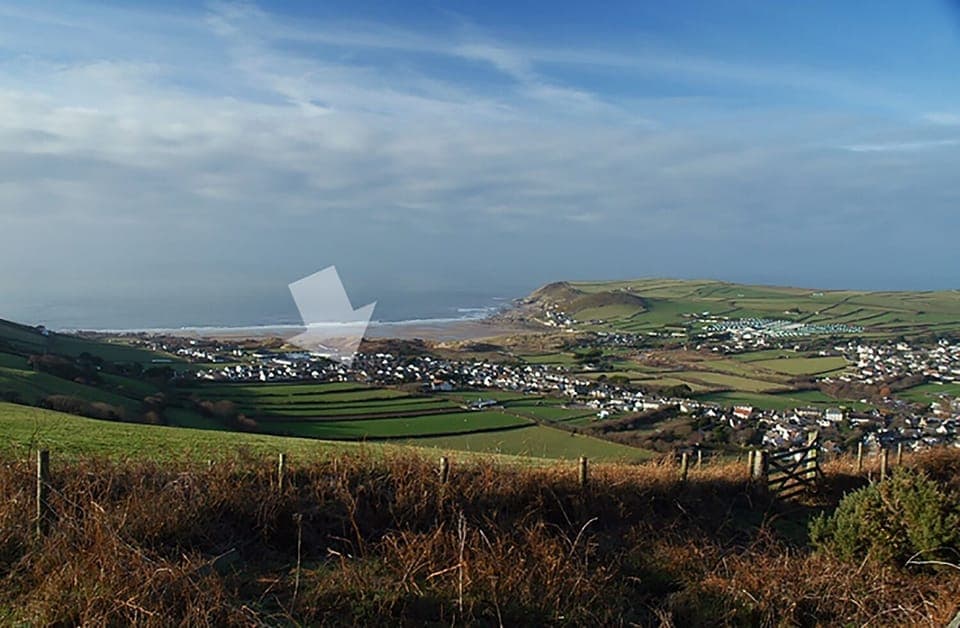 Ideal location between beach and village