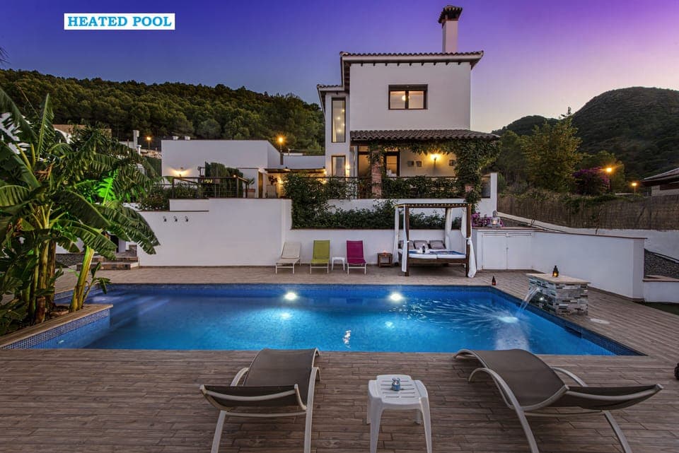Amazing villa with 6 bedrooms and heated pool.