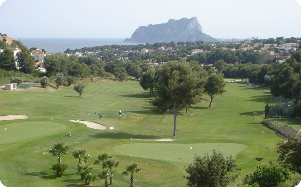 Enjoy golf at the many courses nearby