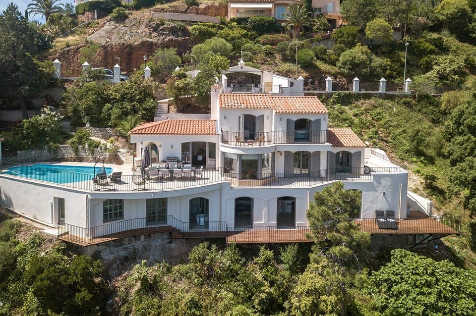 Serendipity, modern family home with 3 floors and 5 bedrooms 