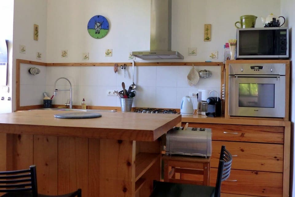 Kitchen (connects terrace & living room)