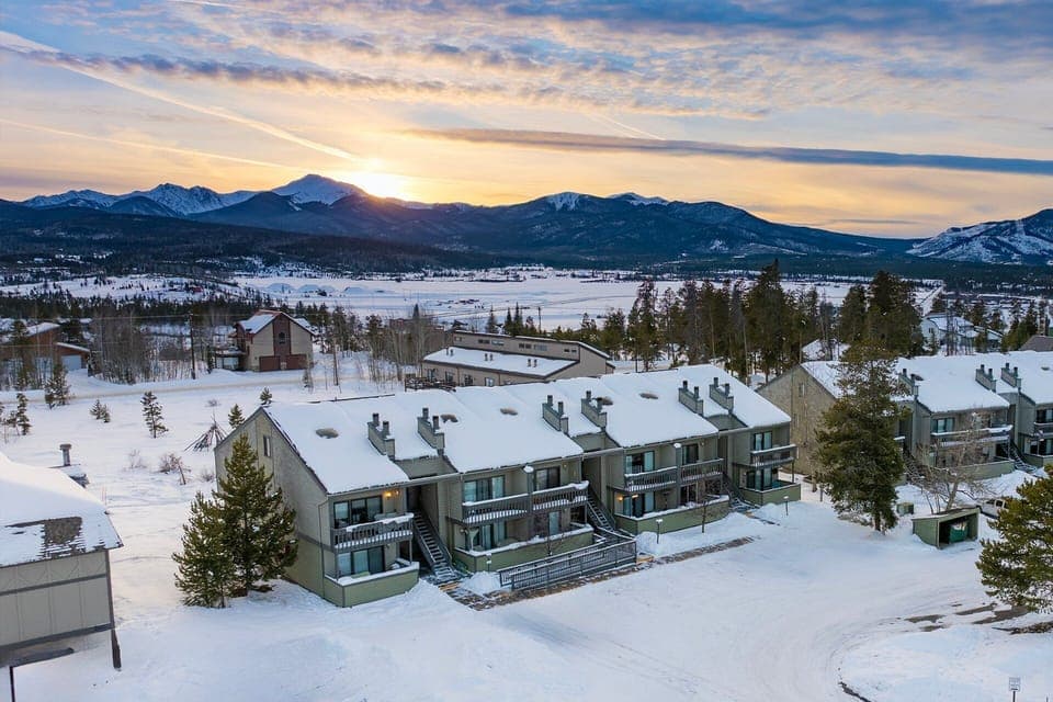 Exterior View of the Condo & Byer's Peak