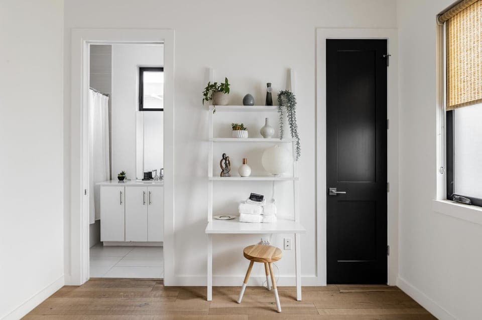 Guest Bedroom with en suite bathroom