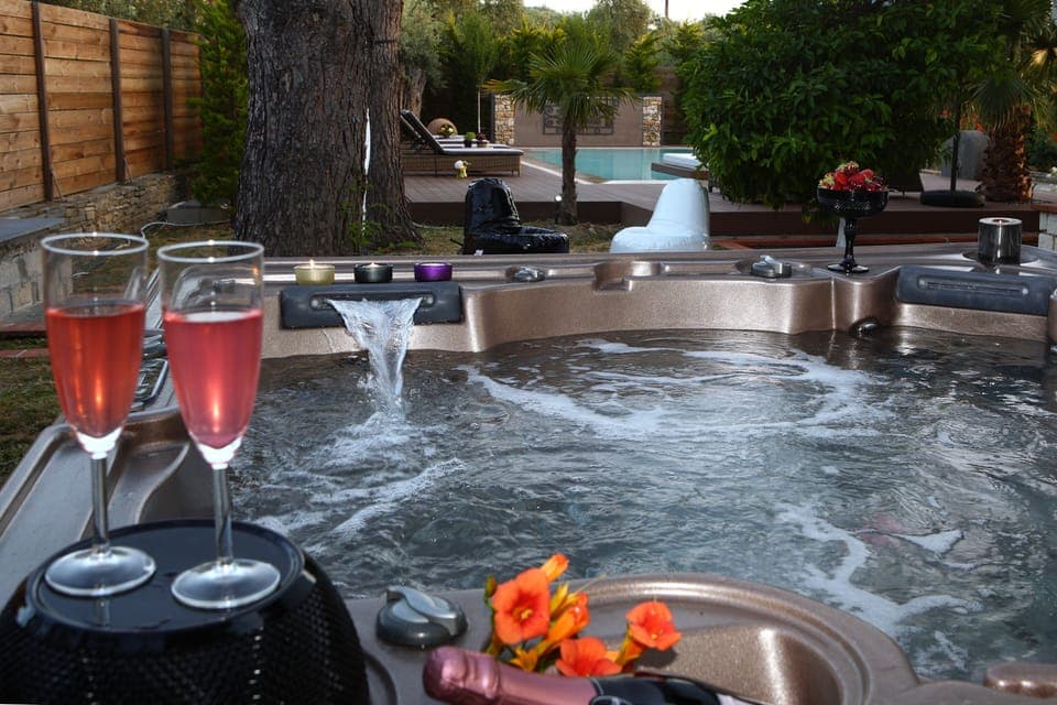 The perfect relax while enjoying hydrotherapies in your private Spa- Zacuzzi 