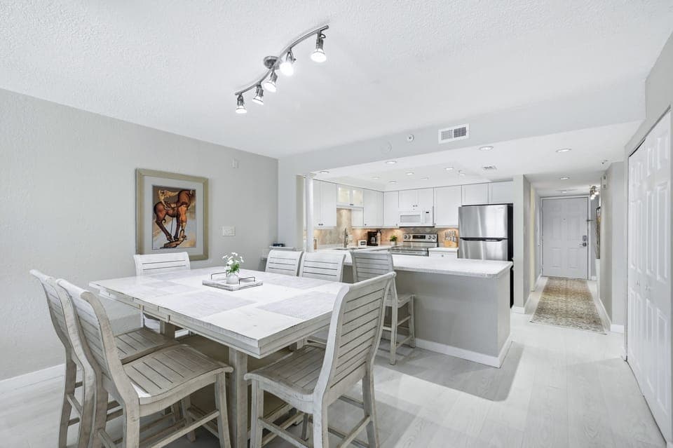 Dining room.