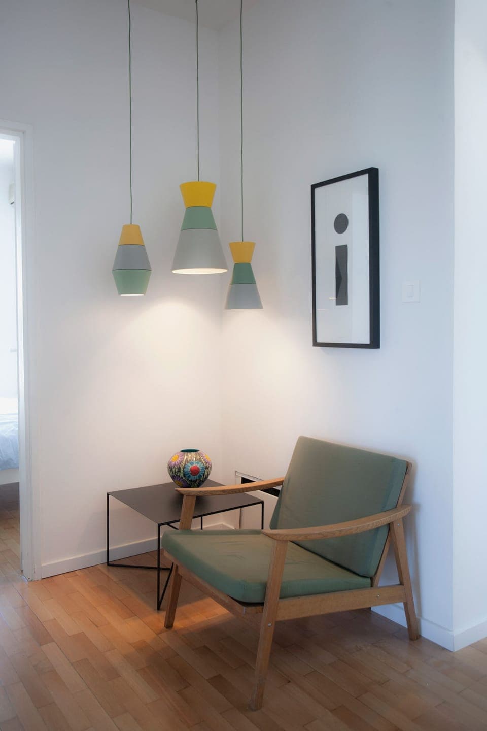 A quiet reading place under the ILI_ILI lamps