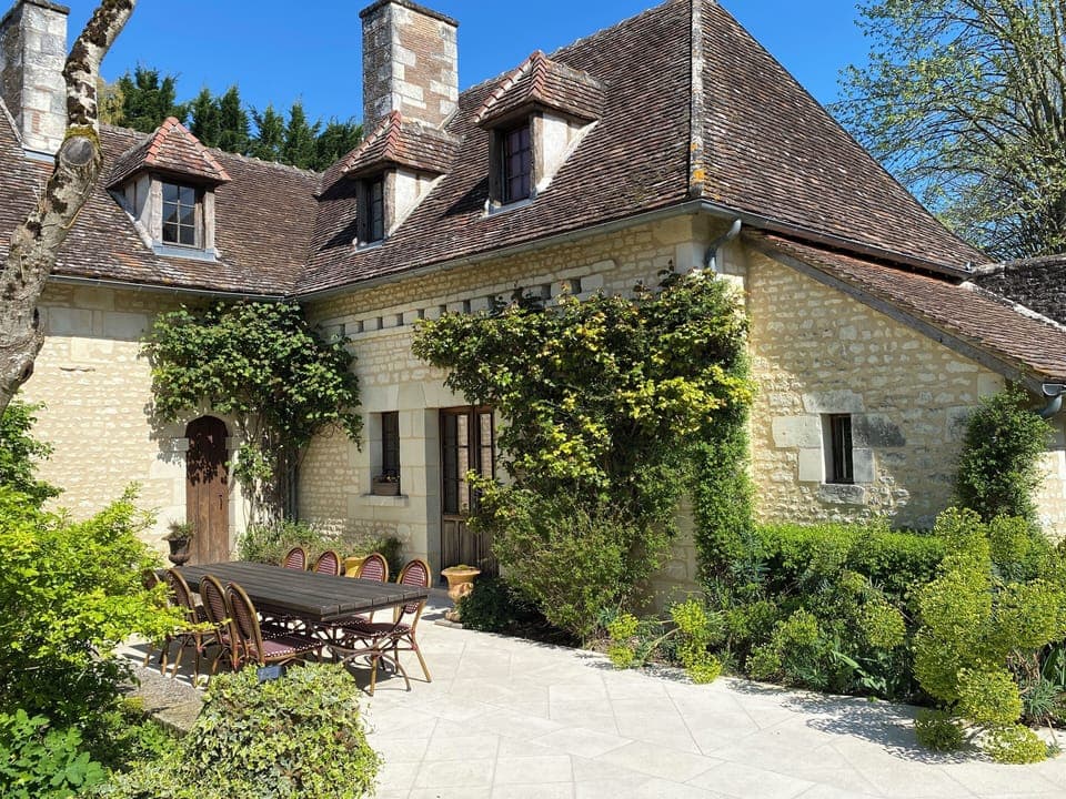 le logis de la Coquetiere avec sa grande table pour vous accueillir