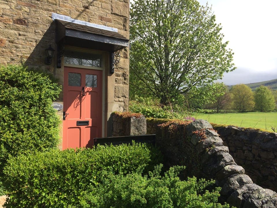 Beautiful Sunnybeck, next to the beck and fields, yet in the village.