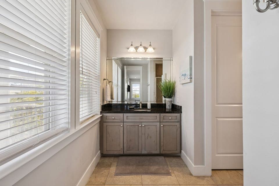 Primary King En-Suite - 1 of 2 Vanities