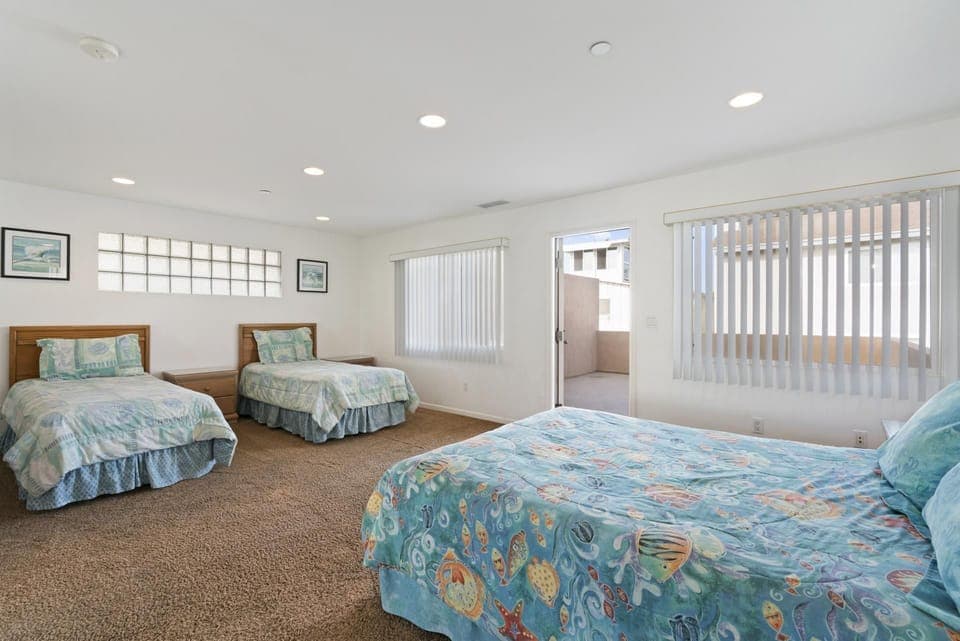 Third bedroom includes 1 Queen bed and 2 twin beds. There is also access to a large rear balcony deck.
                