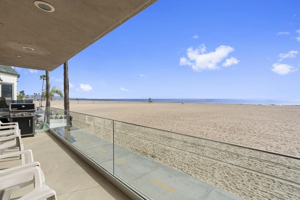 This second level unit gives you sweeping views of the beach and ocean.
                