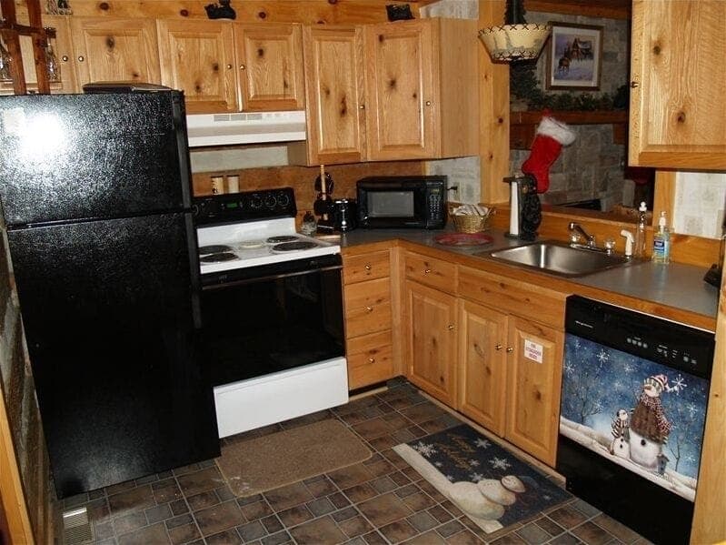 Full Kitchen with everything you need - Just bring the groceries