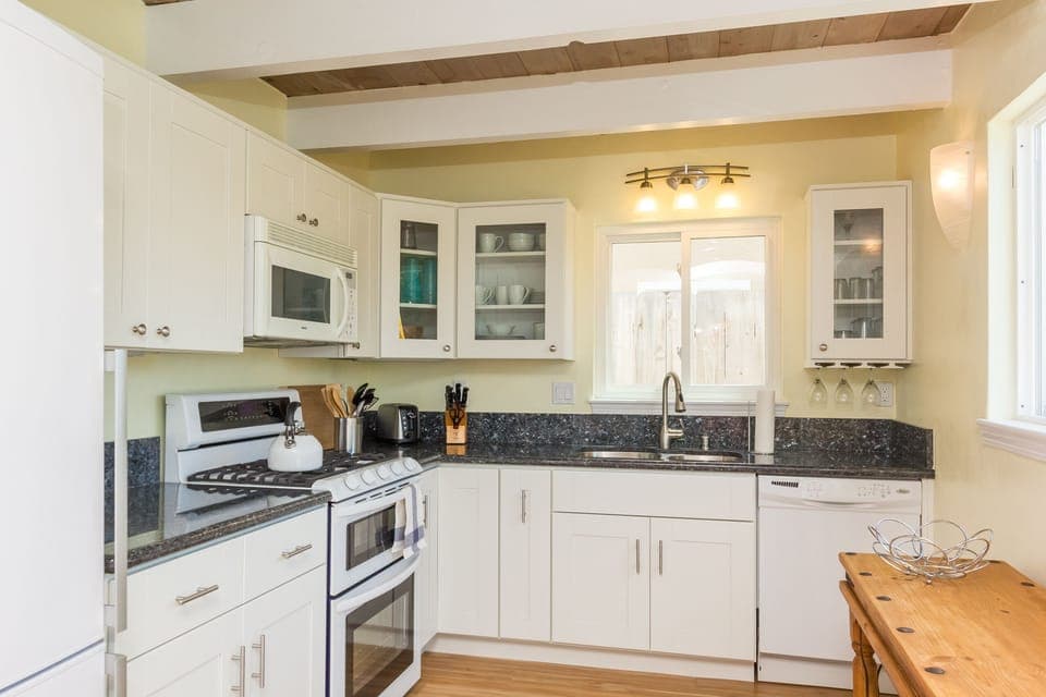 Granite, Gas Stove, with everything you
need