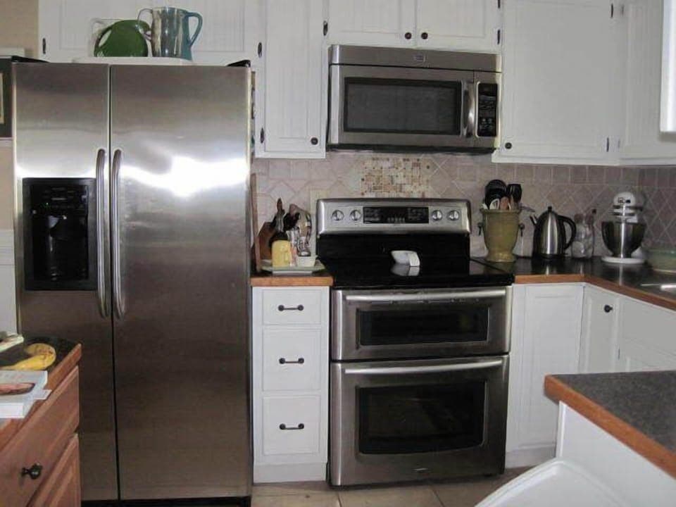 Fully equipped kitchen.