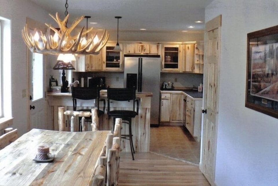 Dining/Kitchen Area