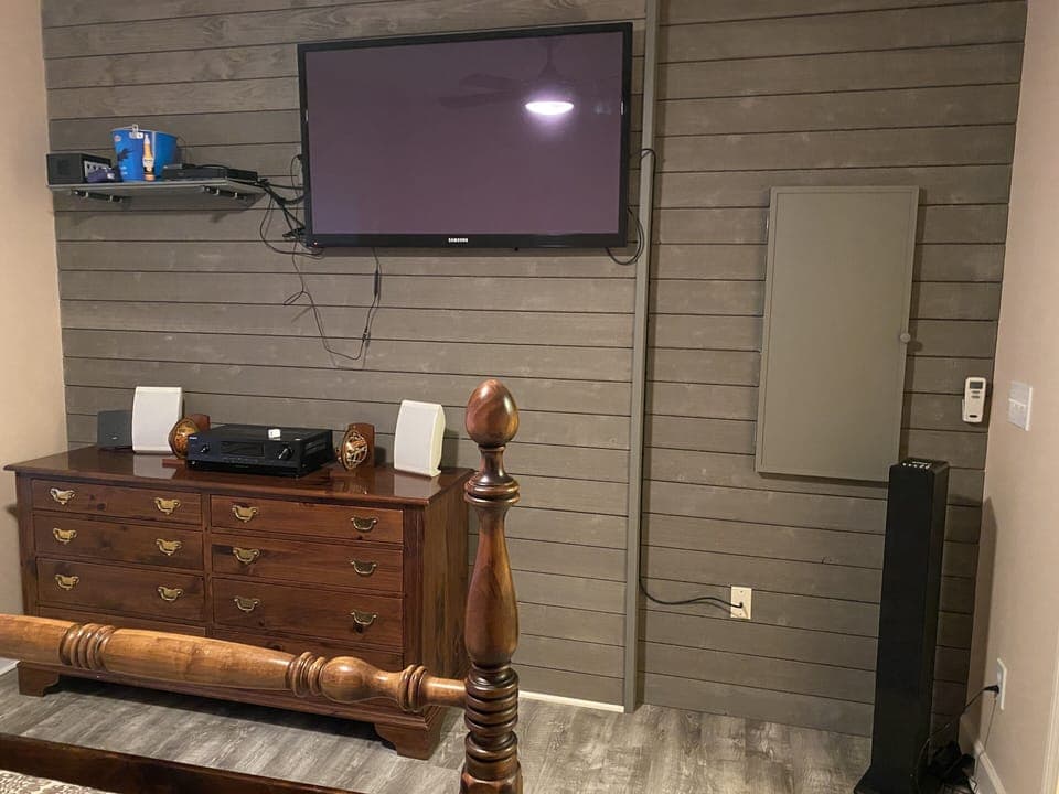 The smaller bedroom