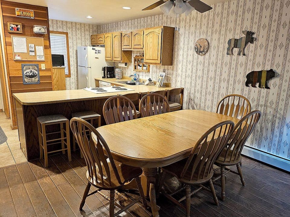 Kitchen & dining