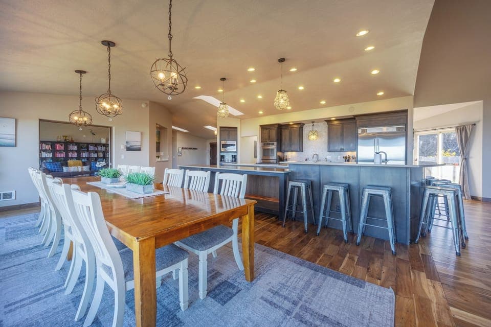 Looking into the kitchen