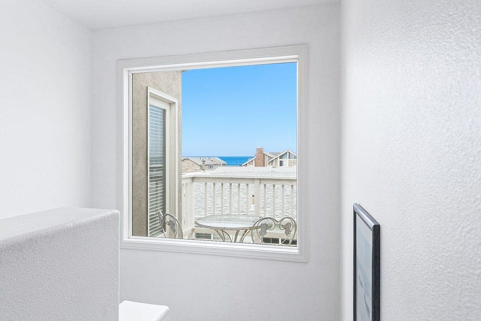 Enjoy ocean views from the stairway.
                