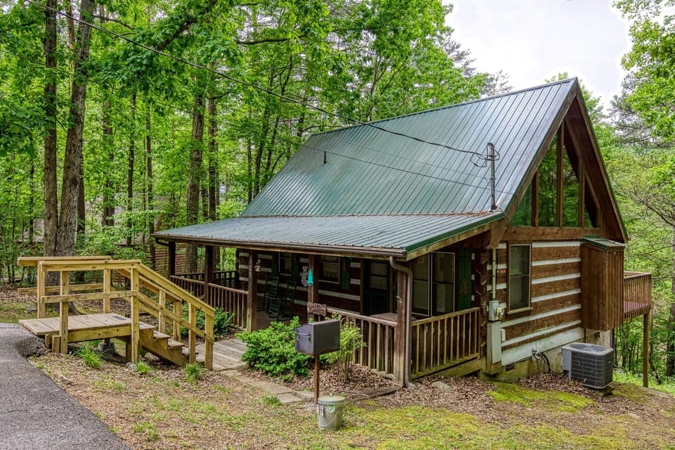 Pigeon Forge Pet Friendly Cabin "Back to Nature"