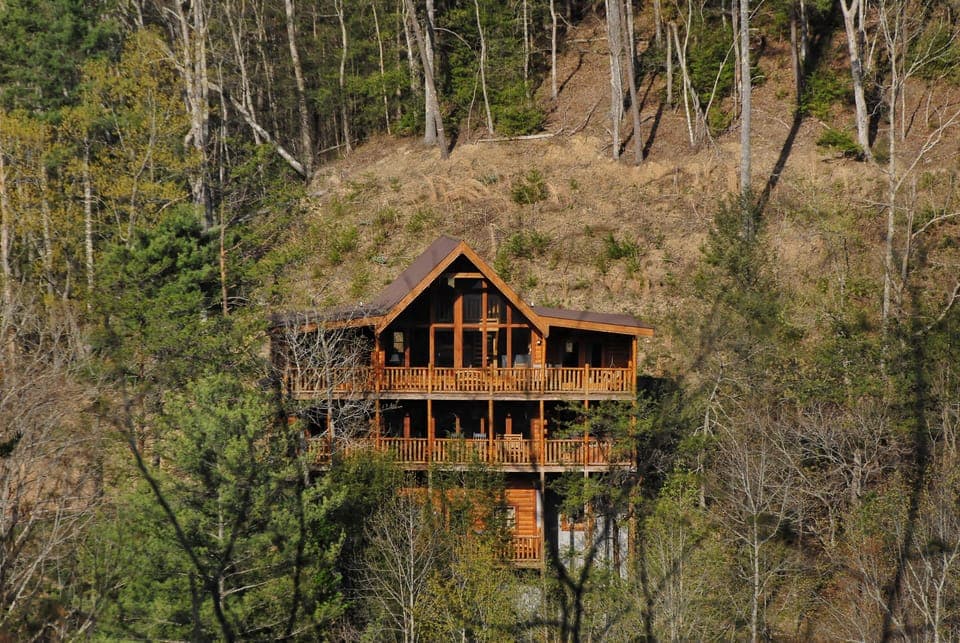 Smoky Mountain Cabin "Katies Lodge" - 3 Covered Back Decks