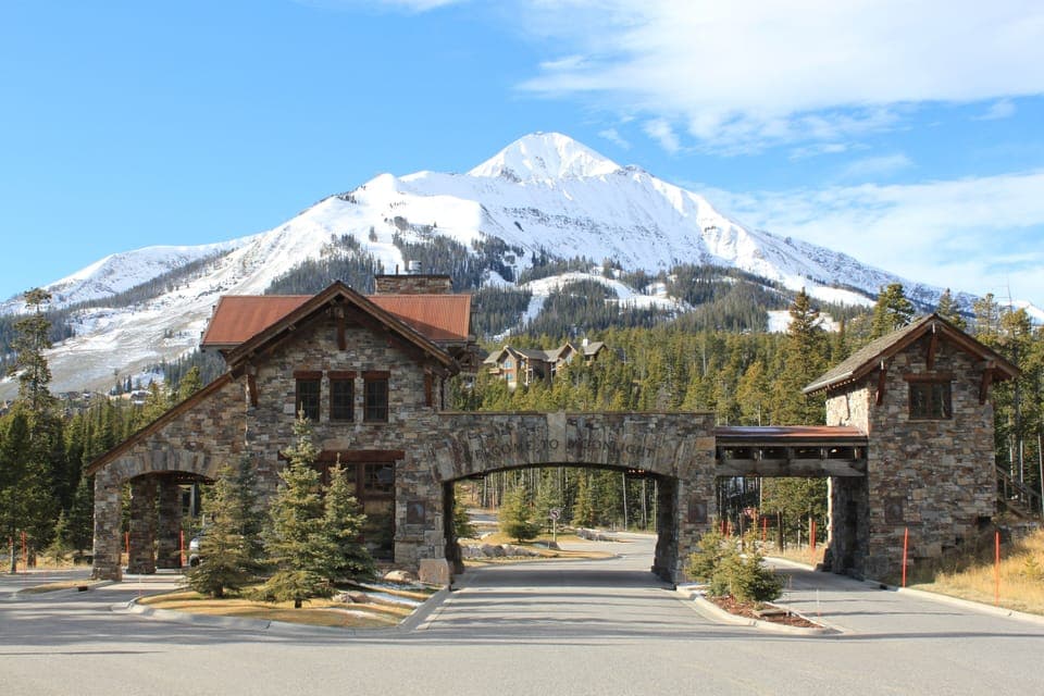 Beatiful entrance to Moonlight with the breathtaking Lone Peak in the background