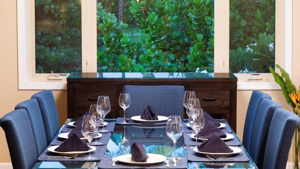 Everything you need for setting the table is provided