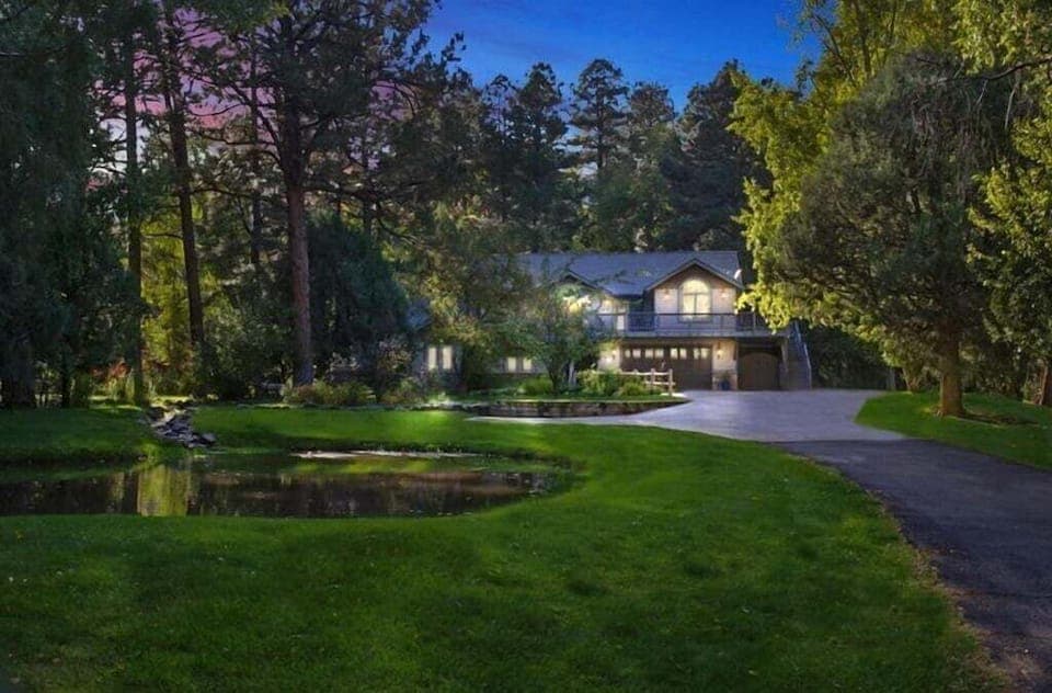 The Gorgeous Riverbend Hideaway